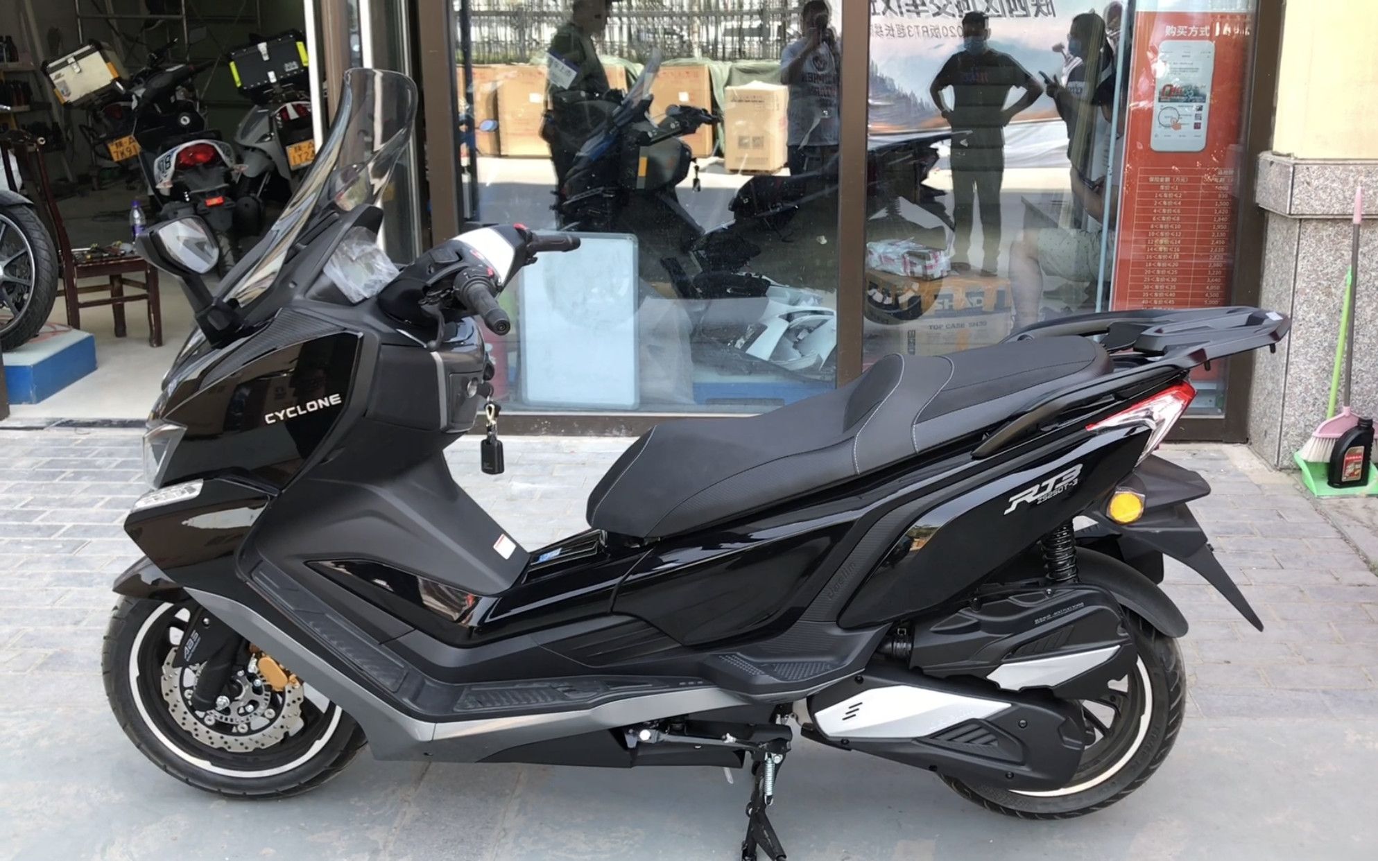 宗申赛科龙rt3大踏板摩托车 进口水冷发动机 博世abs 全车led灯光