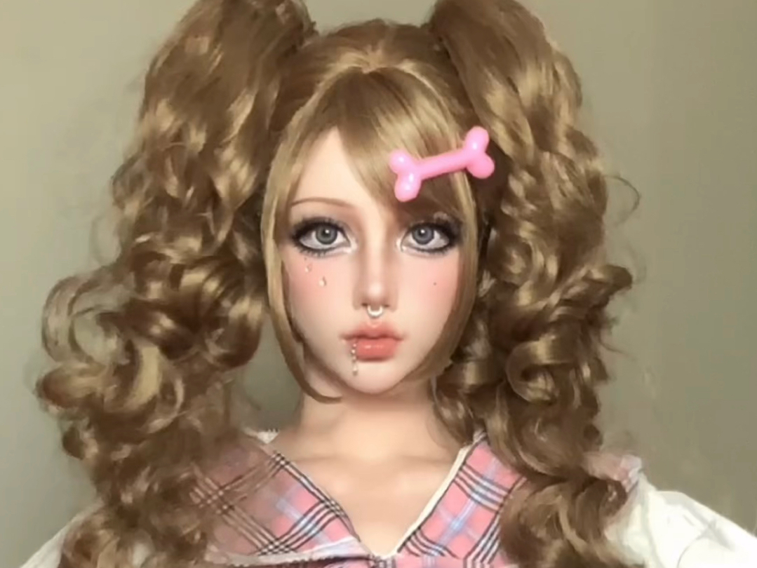 快来学这个大眼涩谷辣妹妆吧!