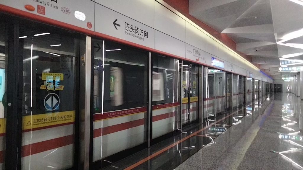 【广州地铁】22号线d2型列车22×011-012广州南站进站实录.