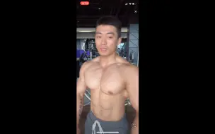 Download Video: 肌肉男大叔身材展示，来看肌肉男胸肌腹肌了，如果这是你的肌肉老公