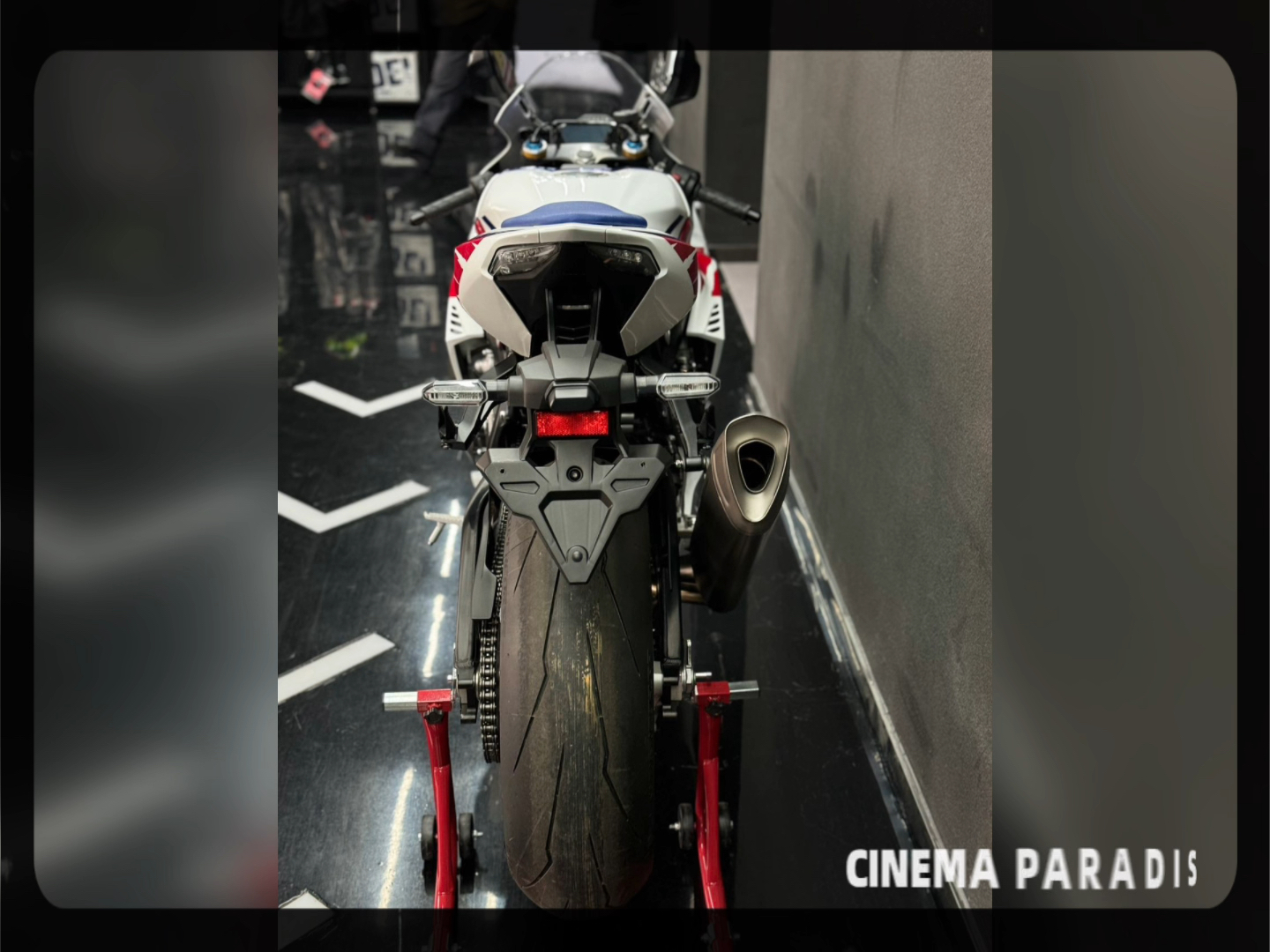 22年cbr1000rrrsp 20公里新车看简介