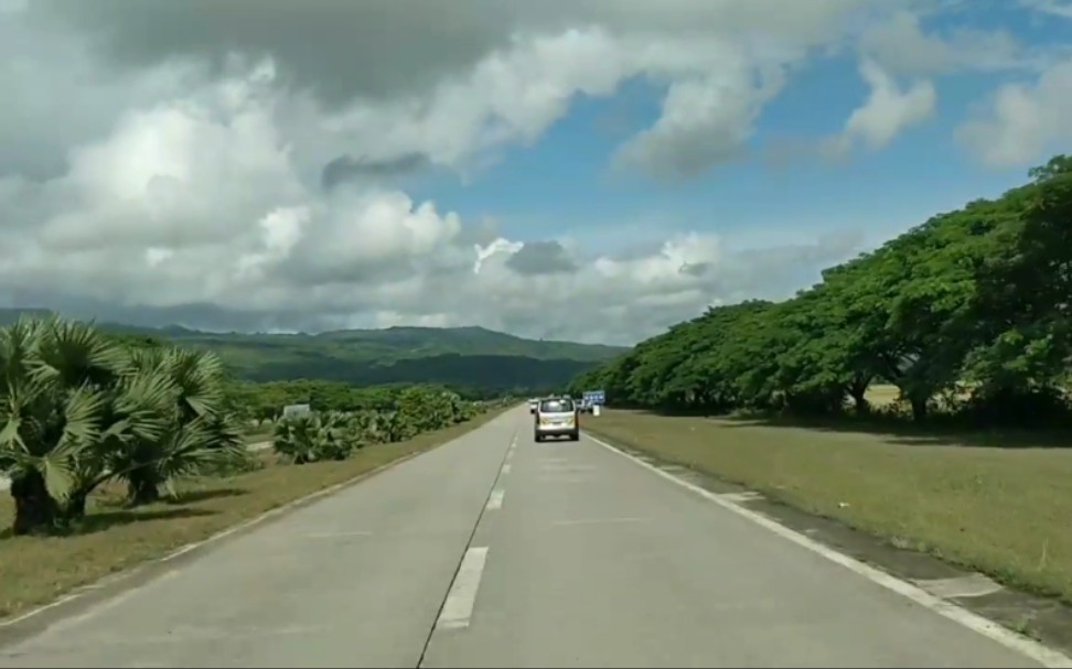 驾驶在缅甸仰光的高速公路上 - 缅甸风景