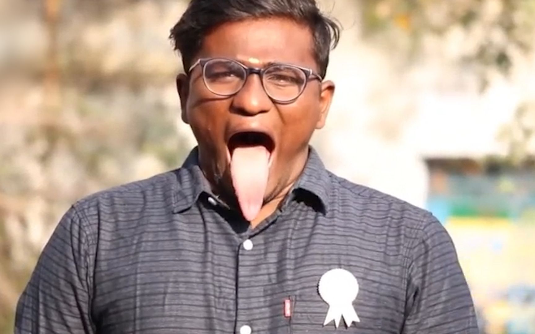 印度男子成为"舌头最长的人",打破世界纪录还能干很多奇怪的事