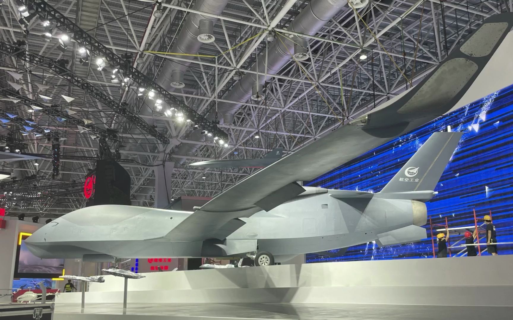 航空工业展台的无侦-7"翔龙"大型无人机