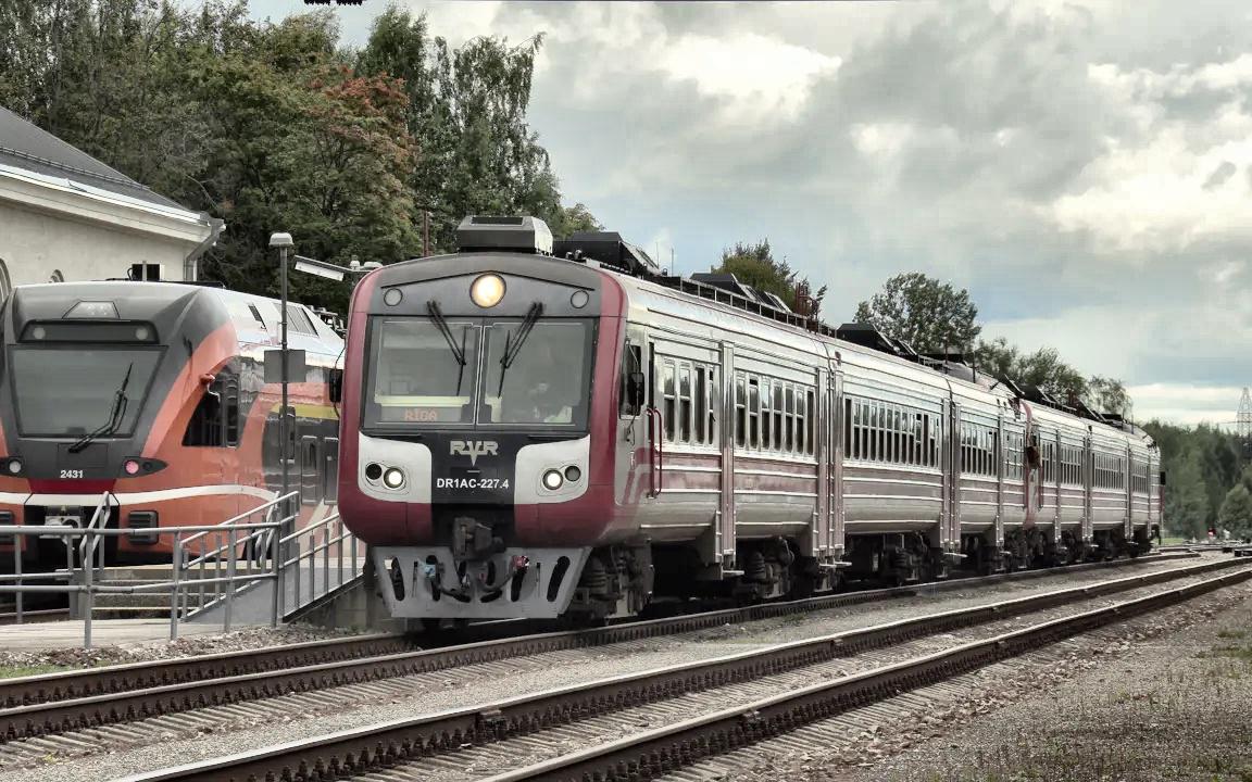 [搬] diiselrong diesel 列车 dr1ats-227290 在车站.