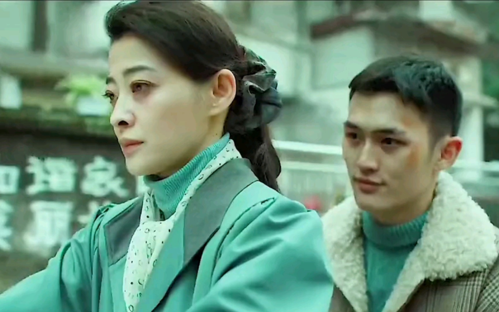 人言可畏,小伙不顾危险就女孩,却被当做流氓.