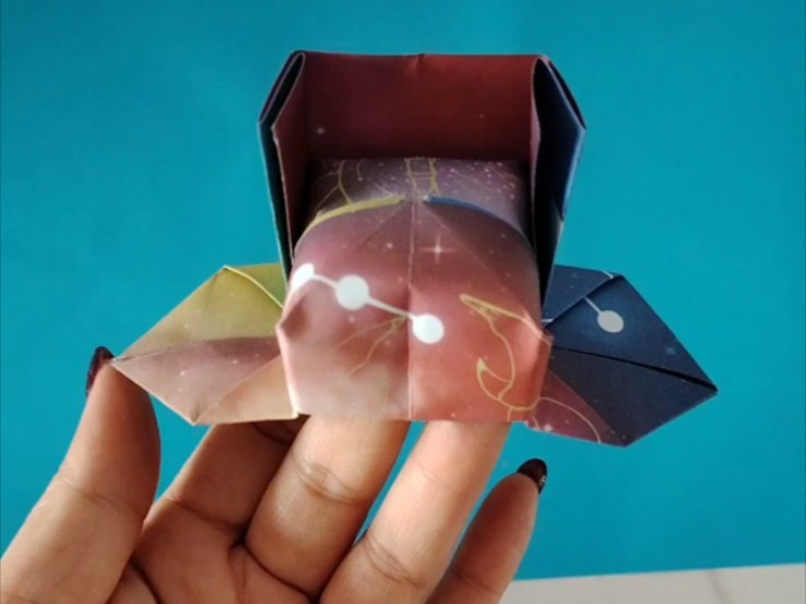 今天为大家折一只漂亮的官帽