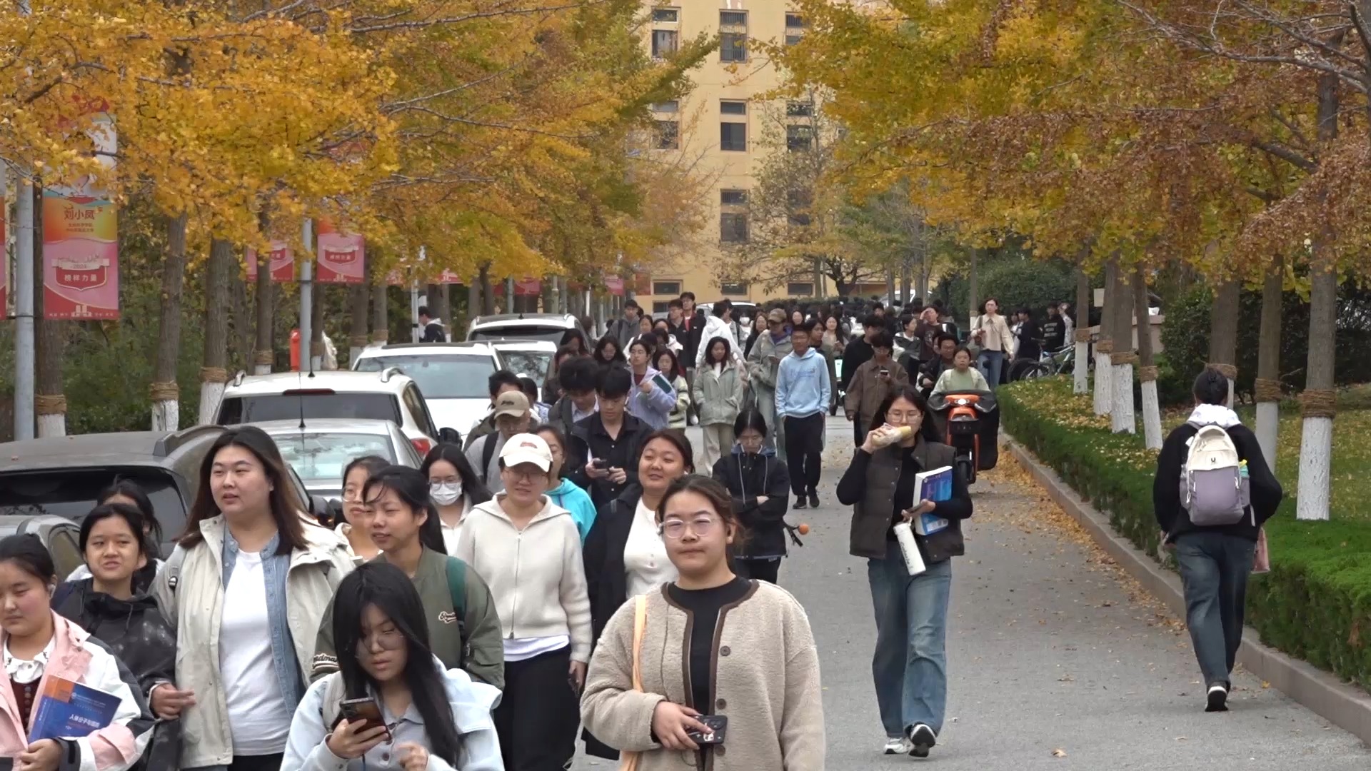 《直播青大》:青岛大学浮山校区2024年11月13日周三中午博远楼下课哔哩哔哩bilibili