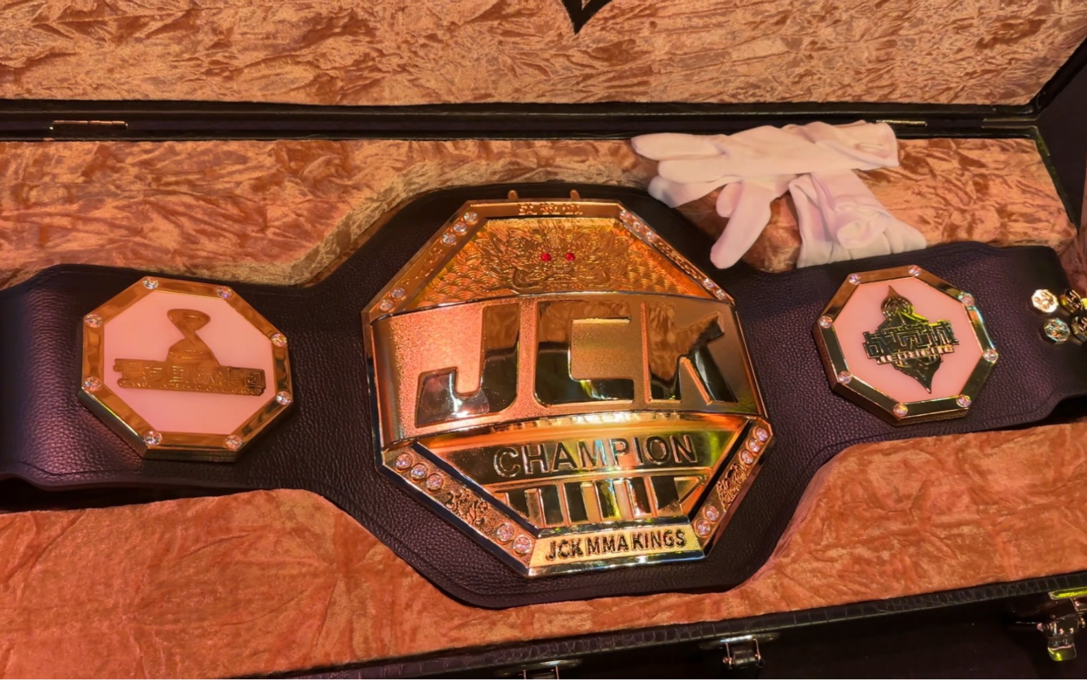 jck战觉城冠军金腰带