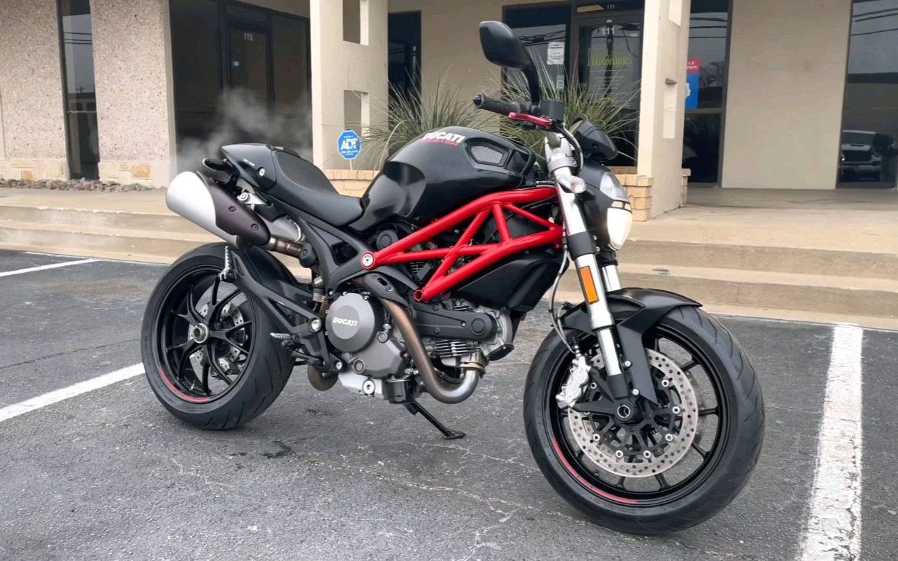 2013杜卡迪怪兽 796,双出尾排是真的好看!