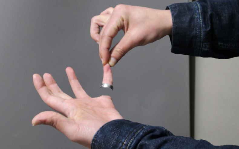 魔术揭秘:手指分离!还能这样玩?原来这么简单!