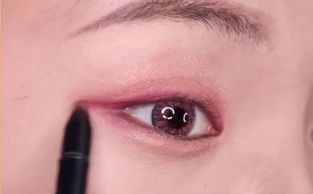 粉色眼妆怎么画,怎么画粉色眼影 详细的粉色眼妆教程