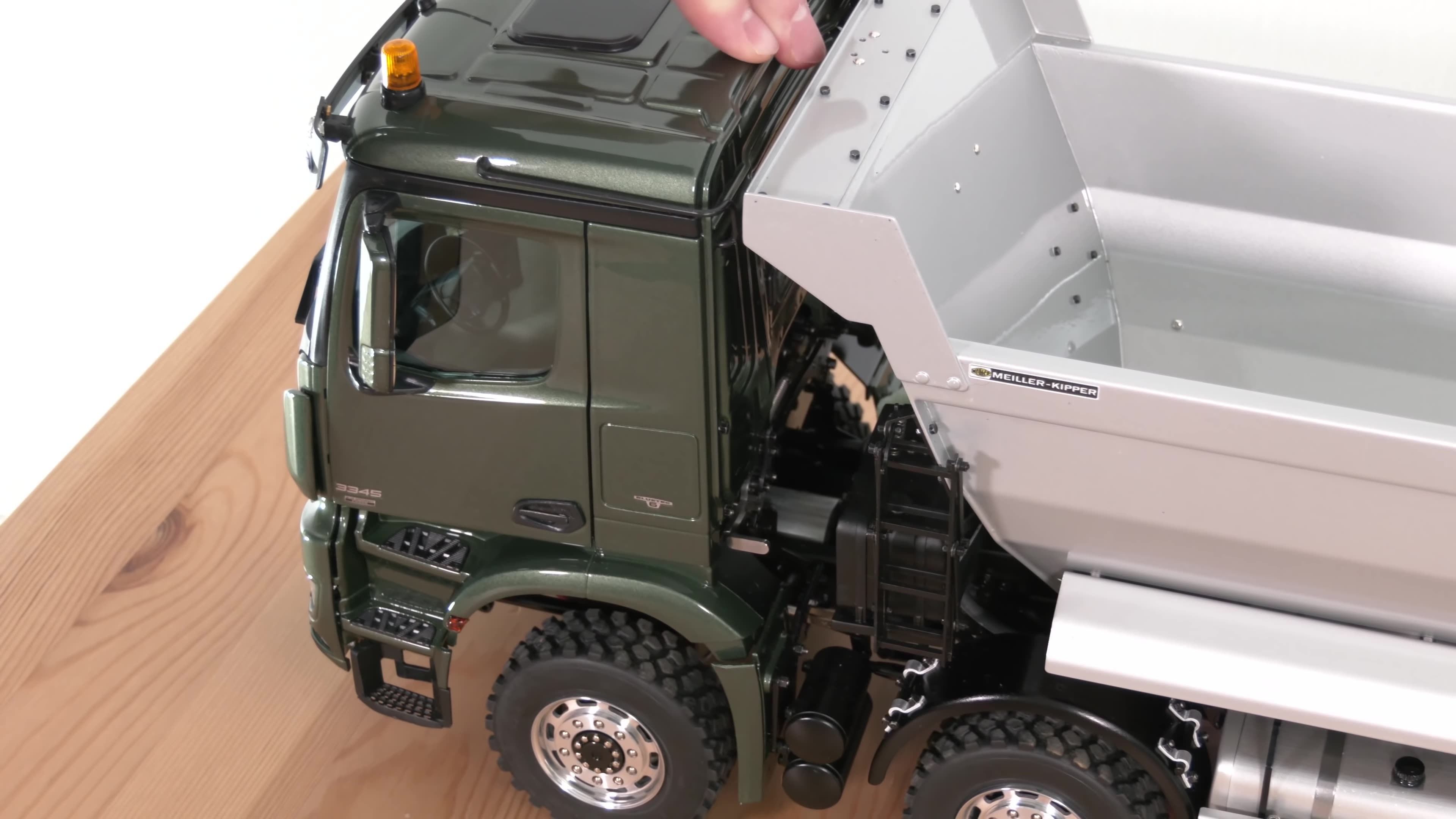 rc遥控8x8奔驰arocs3345卡车开箱测试