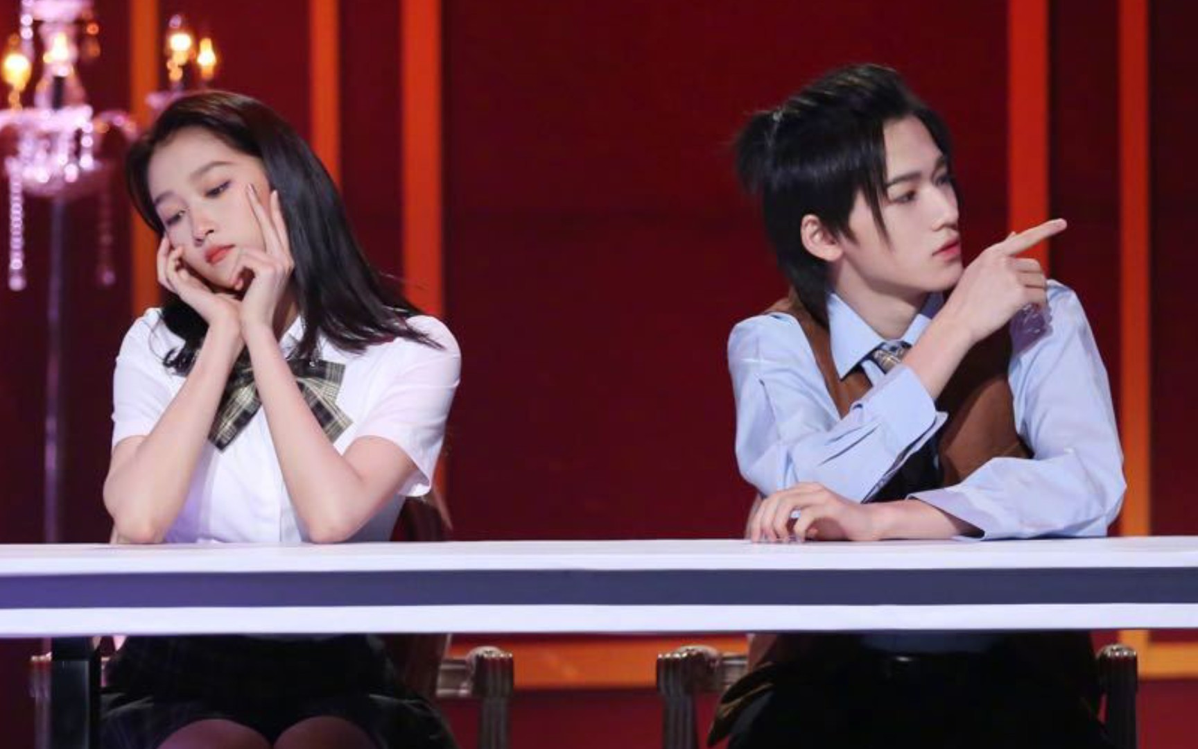 活动  关晓彤宋亚轩跳鹿晗《敏感》,俊男美女好养眼啊!