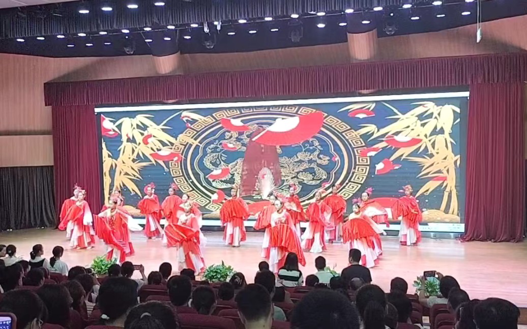 接着奏乐接着舞