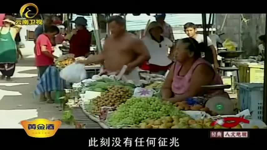 2004年印尼大海啸,海边上的人瞬间被卷走,镜头拍下现场画面哔哩哔哩bilibili