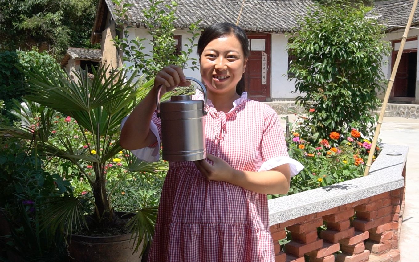 农村婆婆清炖锅鱼汤儿媳艰难喝下去一碗再给外婆送些过去