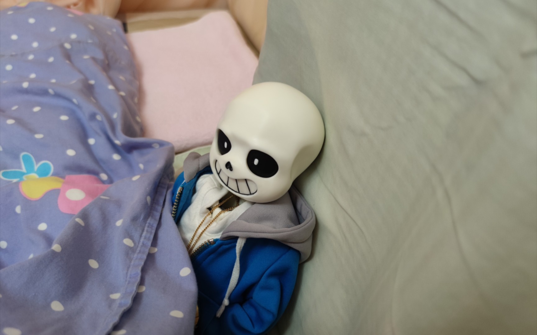 直播准备下播有粉丝说不想睡觉,让sans劝他睡觉,大家最好要早点睡不要