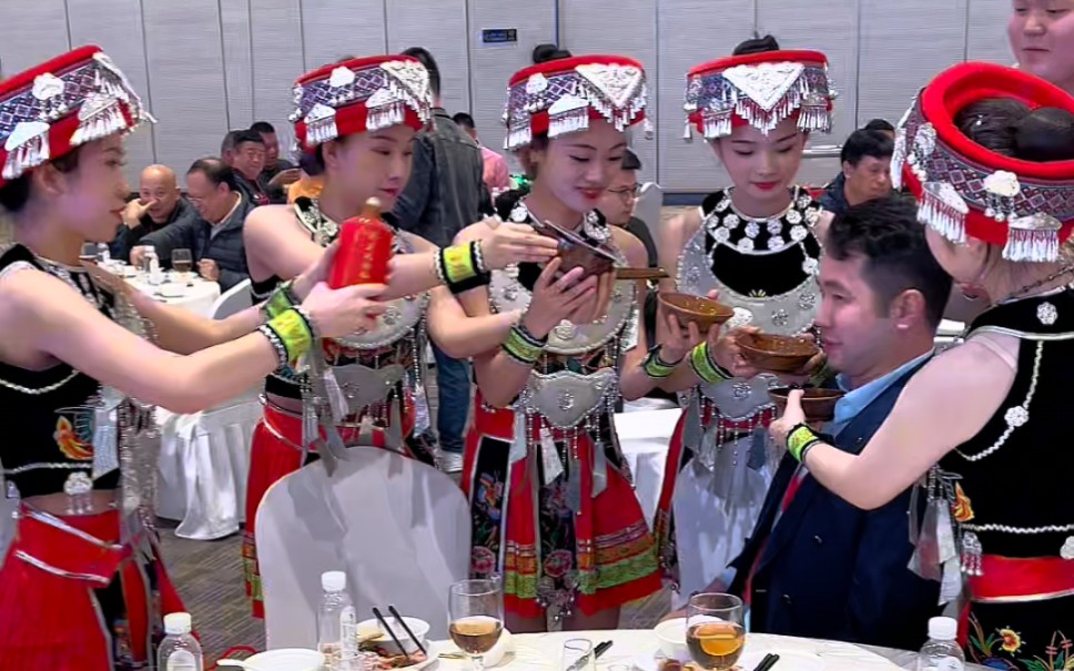 高山流水遇知音 喜不喜也要灌三斤 今朝有酒今朝醉 生活不要太疲憊