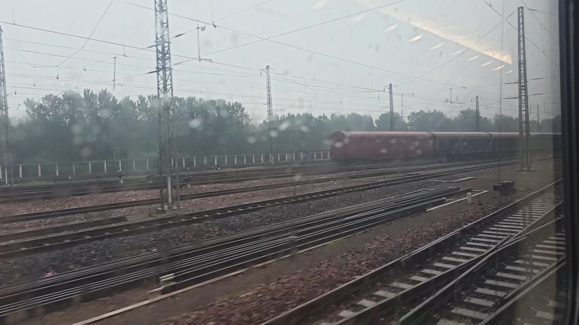 活动  【中国铁路】k84次列车晚点进入宝丰站