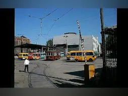 Скачать видео: 23年前驶过大连街头的201路和203路有轨电车