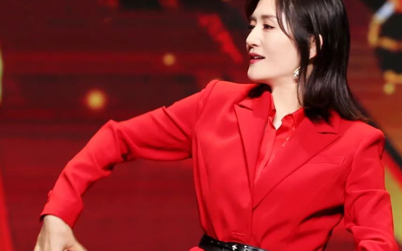 《我要上春晚》首播,谢娜尬聊又尬舞,央视这次确实为难她了_哔哩哔哩