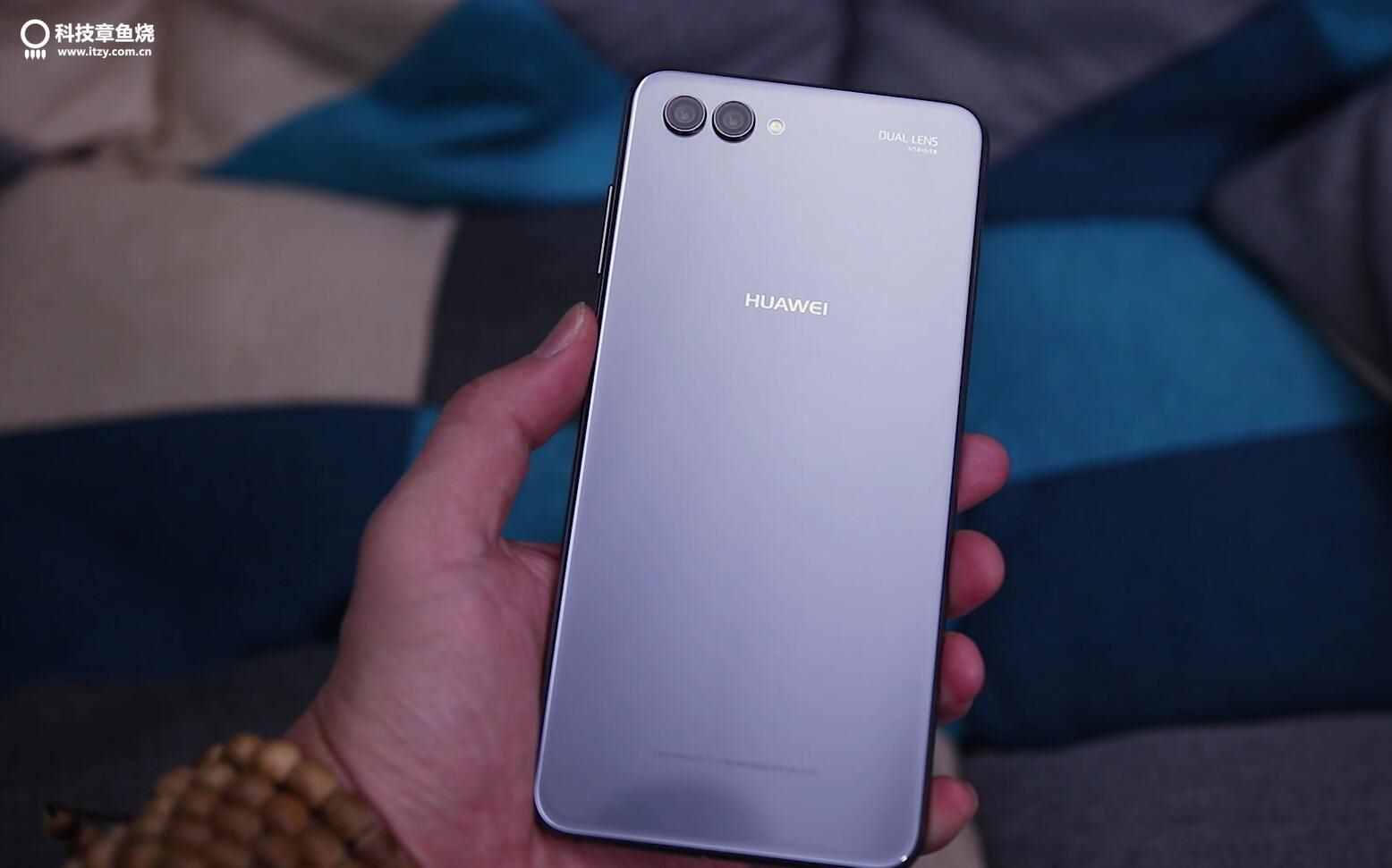 全面屏还搭配四摄, 配置给力 huawei nova 2s开箱