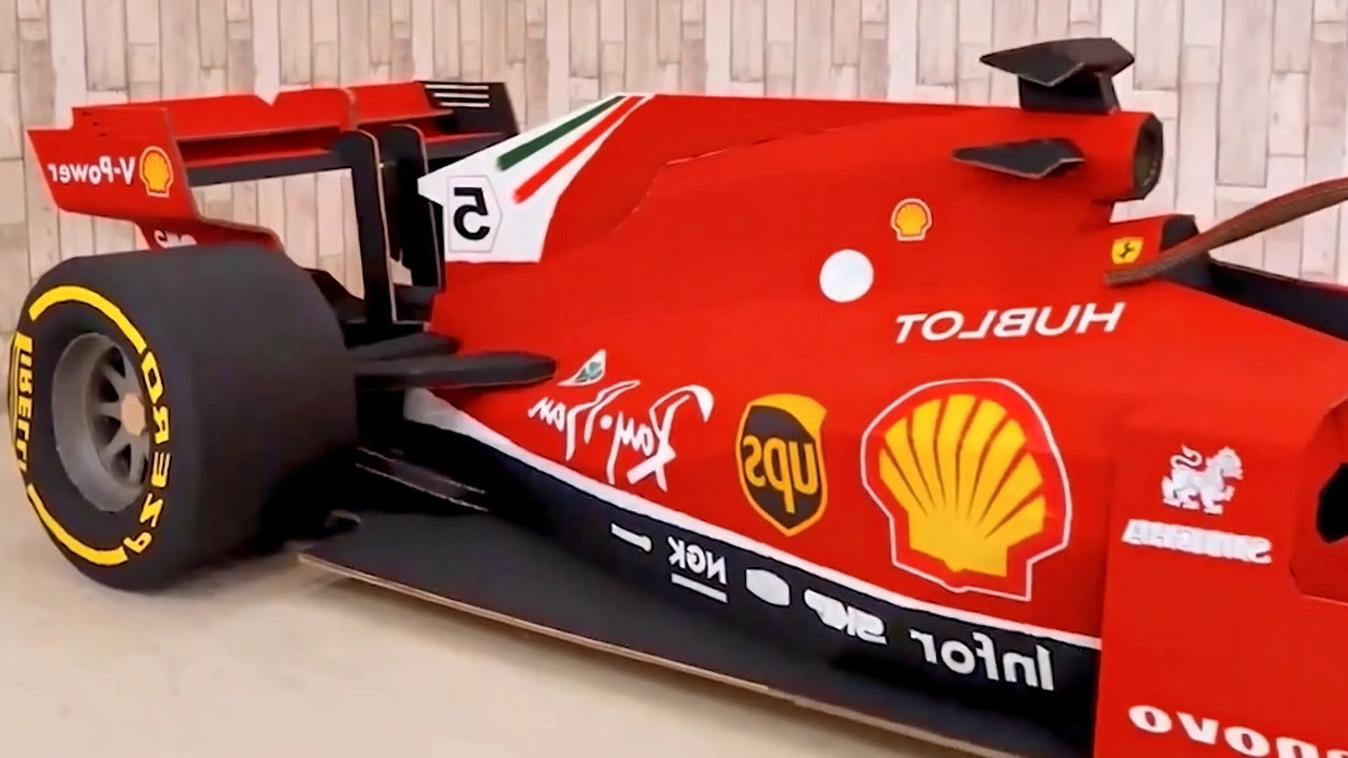 用纸板制作法拉利f1赛车,上色后好嗨呀,太漂亮了