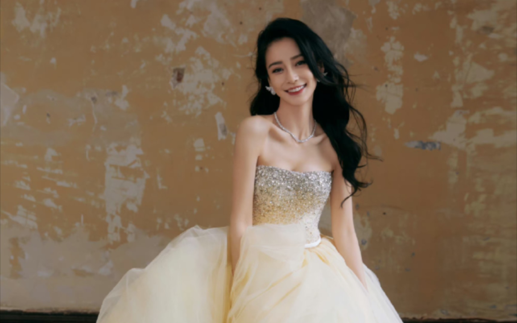 微博之夜上的小公主angelababy