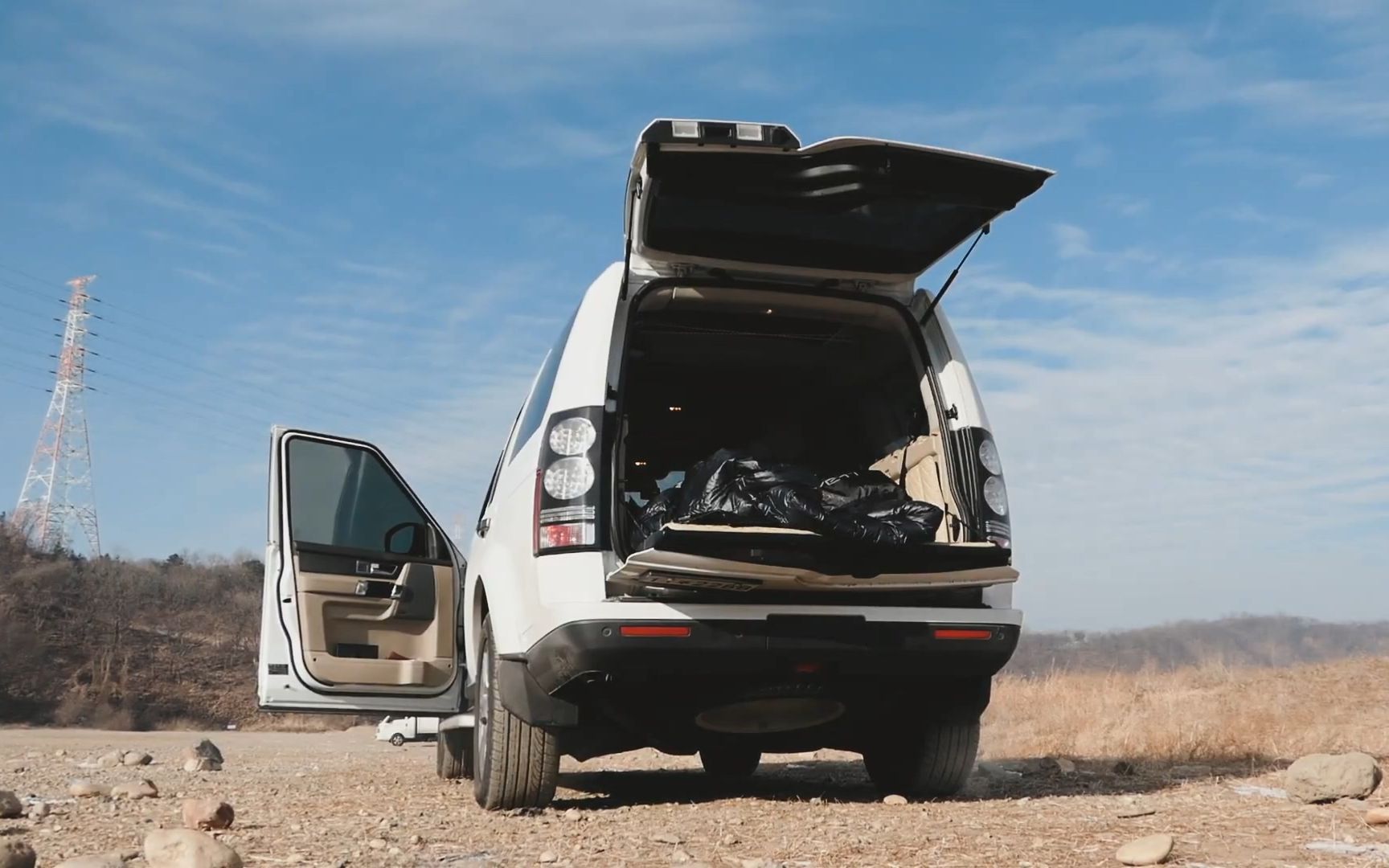 designcamp冬天冷得窗户结冰了户外汽车露营路虎发现4