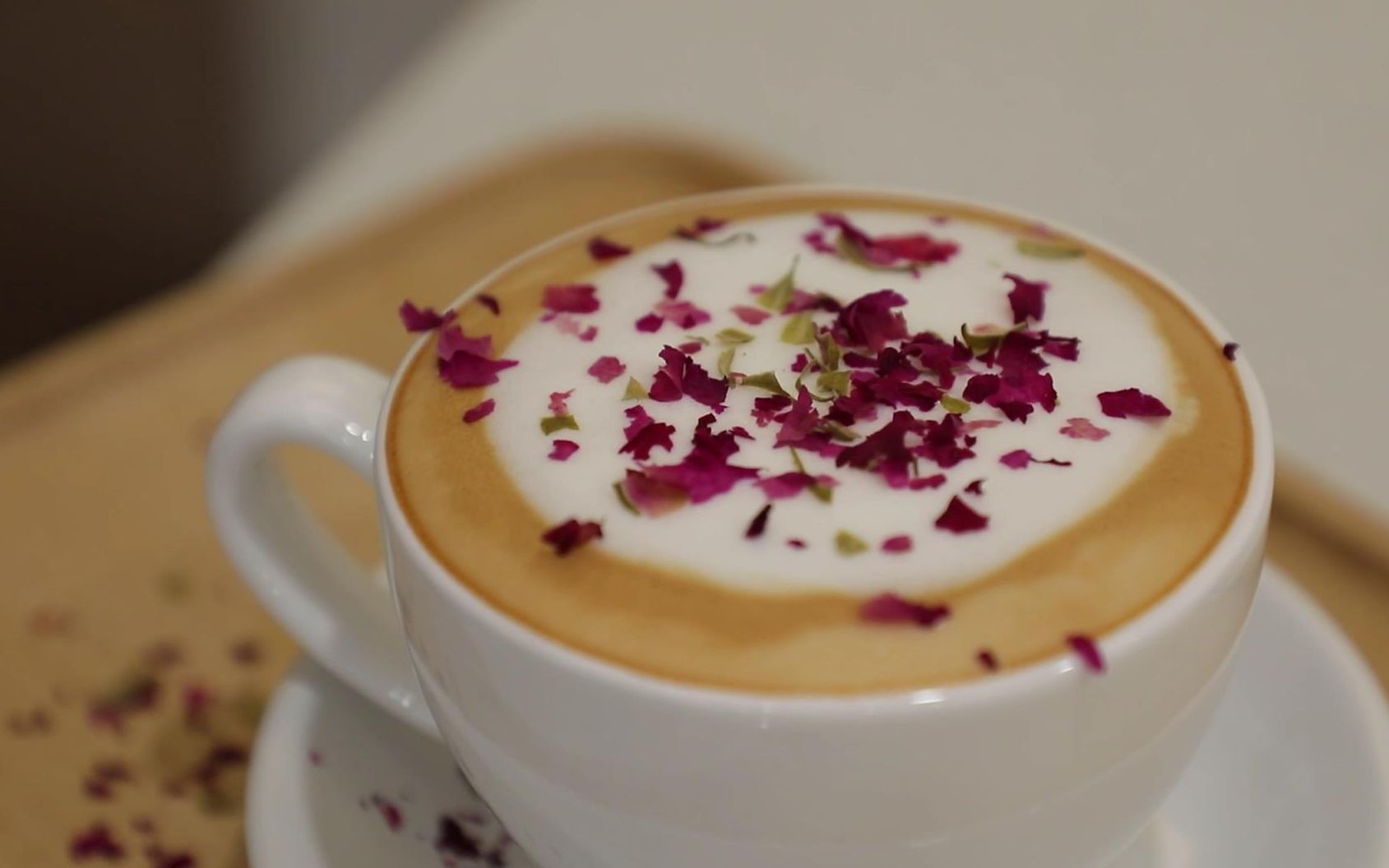 此一杯玫瑰拿铁,馥郁浪漫,满足你的少女心~来自上海市法学会一位爱