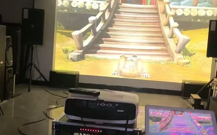 124_爱普生家庭影院投影机型号:tw8200c机器95新.
