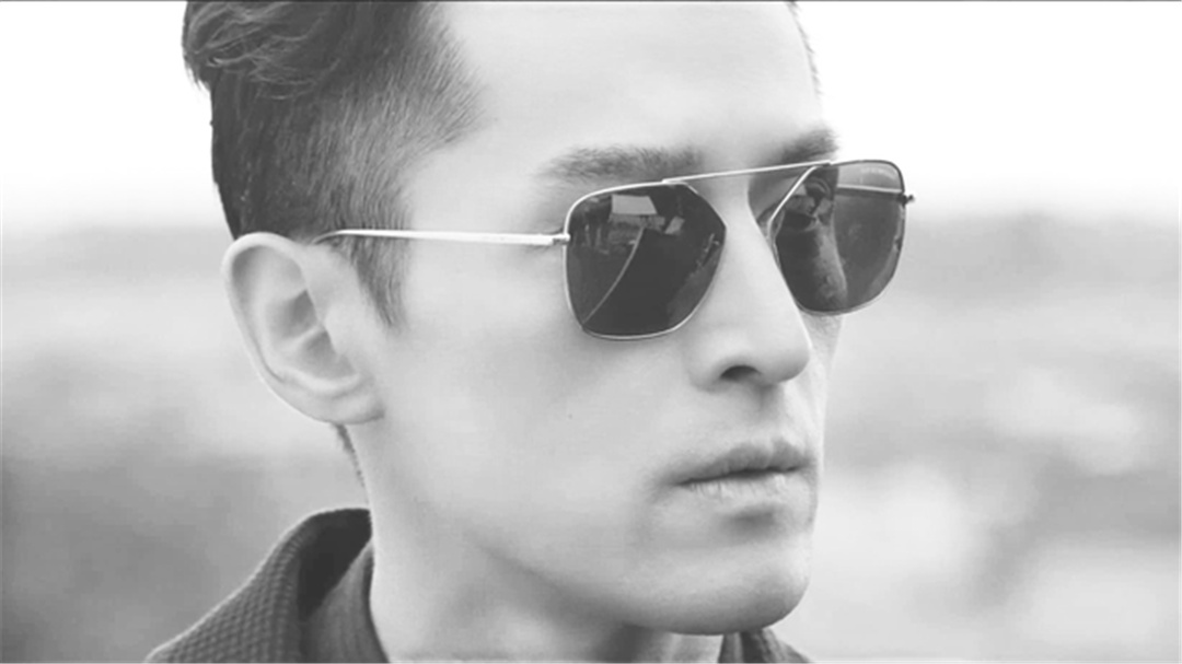 胡歌阿玛尼代言幕后花絮以及广告大片最后的动作真的太帅啦