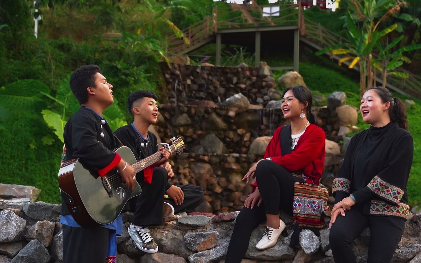 沧源职校佤族歌曲梳头调