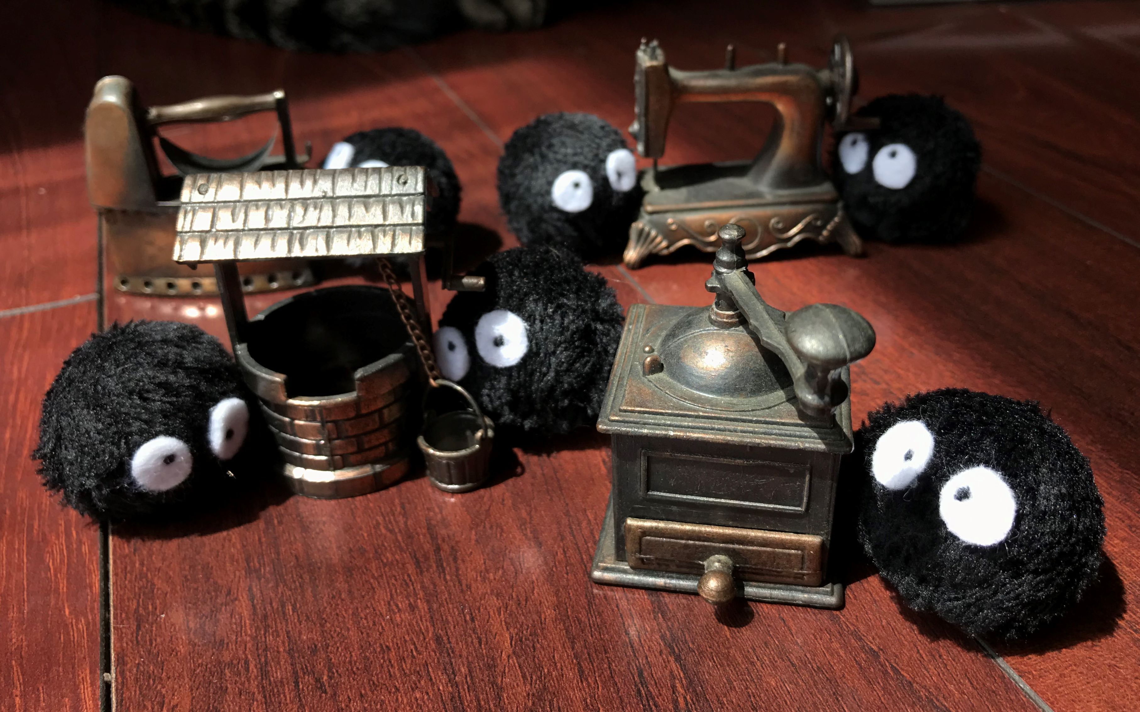 【手作】废弃物回收 创意改造塑料包装制作毛绒可爱龙猫黑煤球-灰尘君