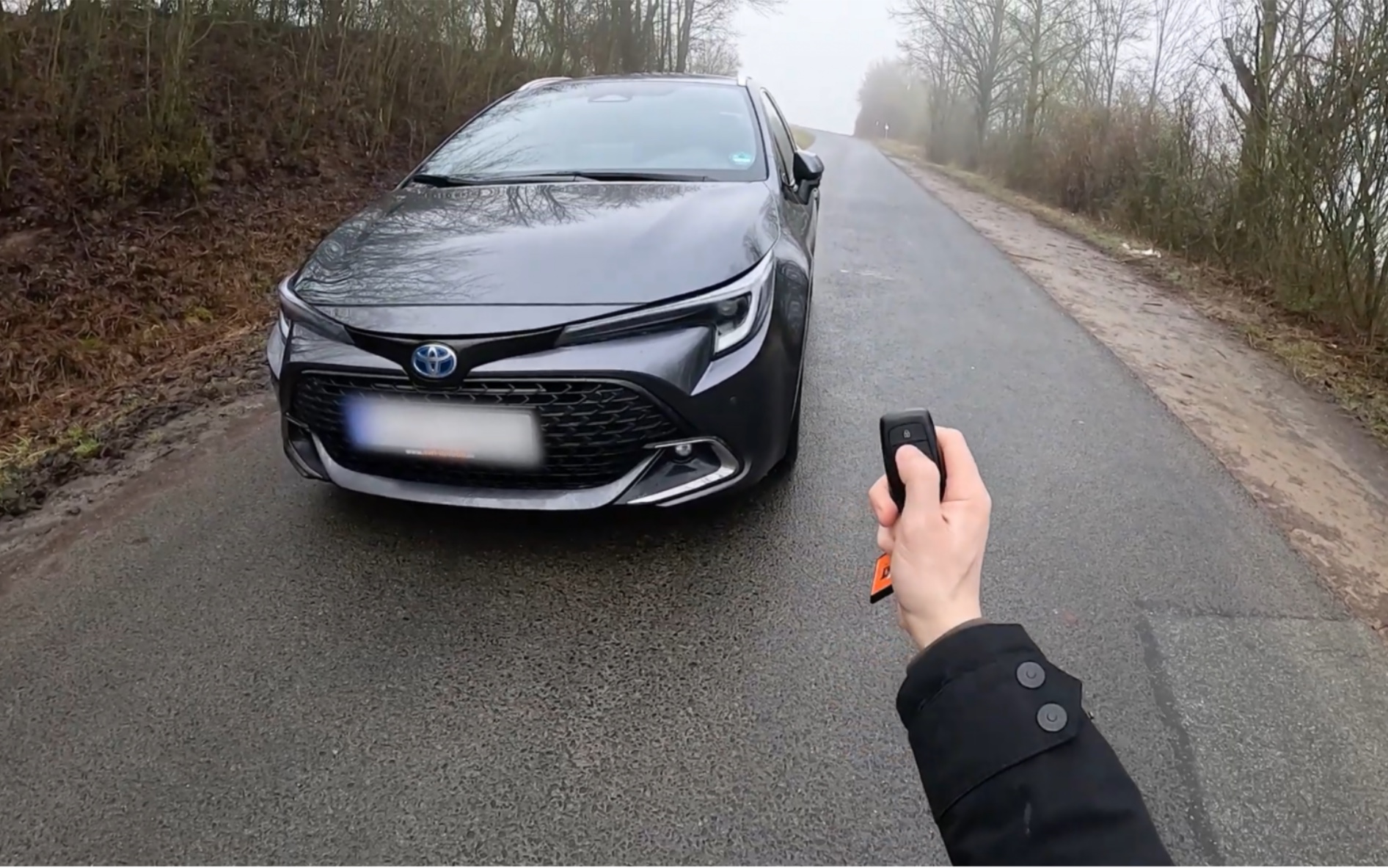 2024款卡罗拉锐放极速试驾