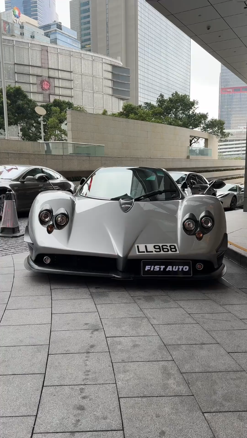 国内顶级玩车大佬"鱼骨头"的帕加尼zonda现身香港四季酒店