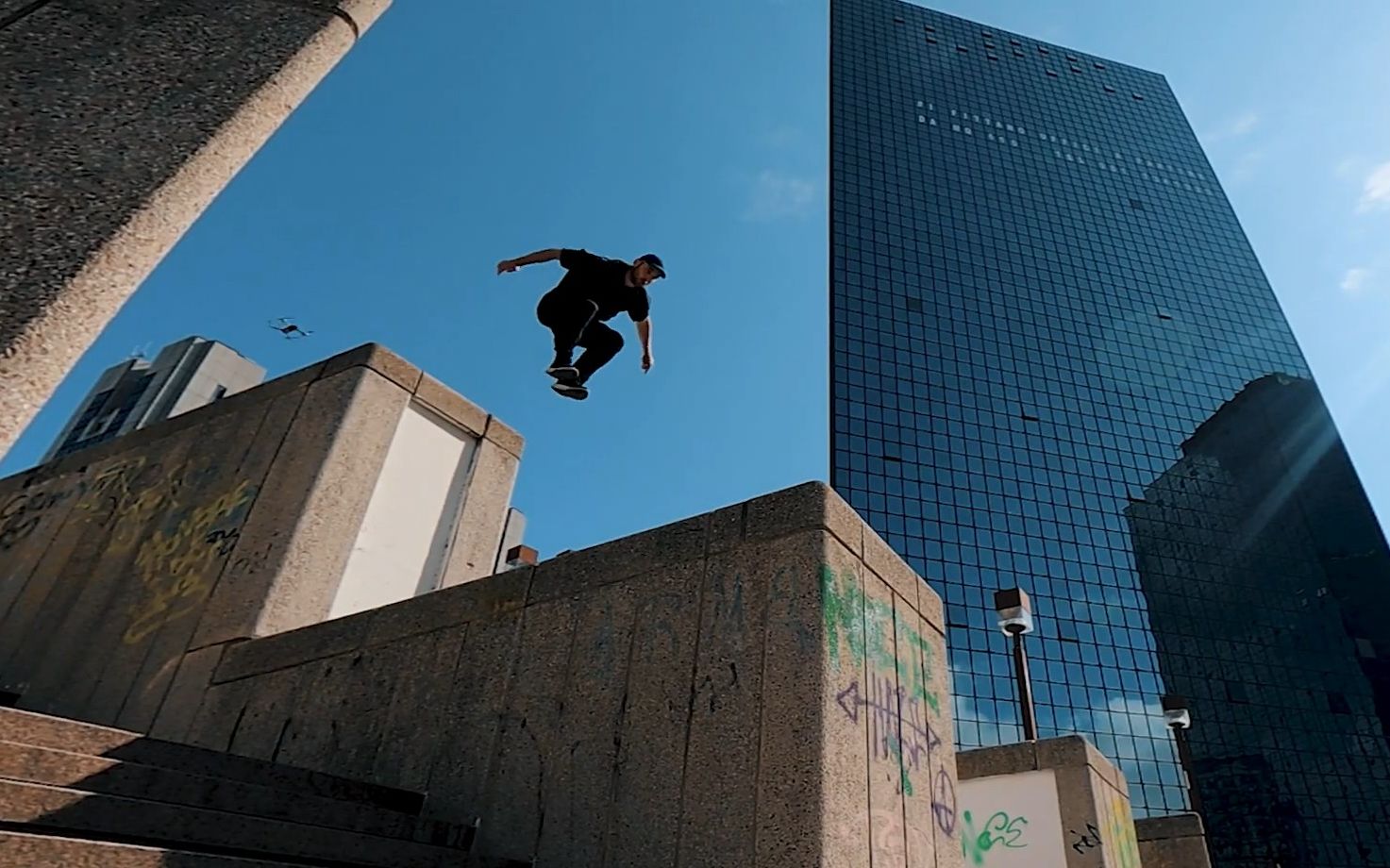 匠心之作!英国storror跑酷团队2020那不勒斯作品「decennary」