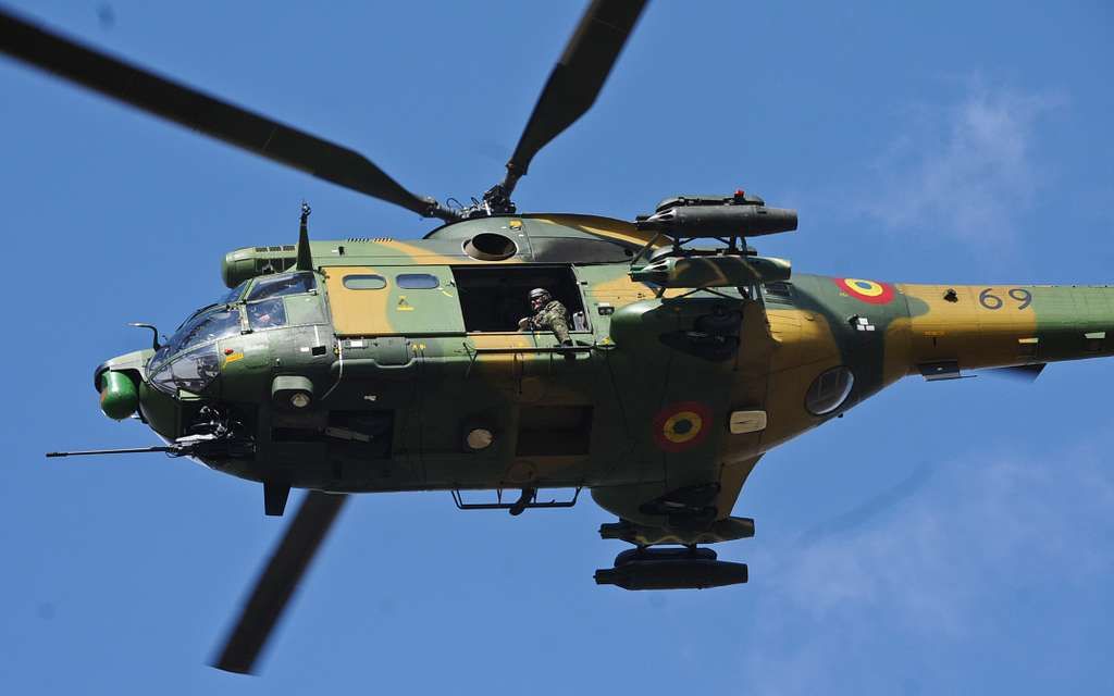 IAR330直升机图片