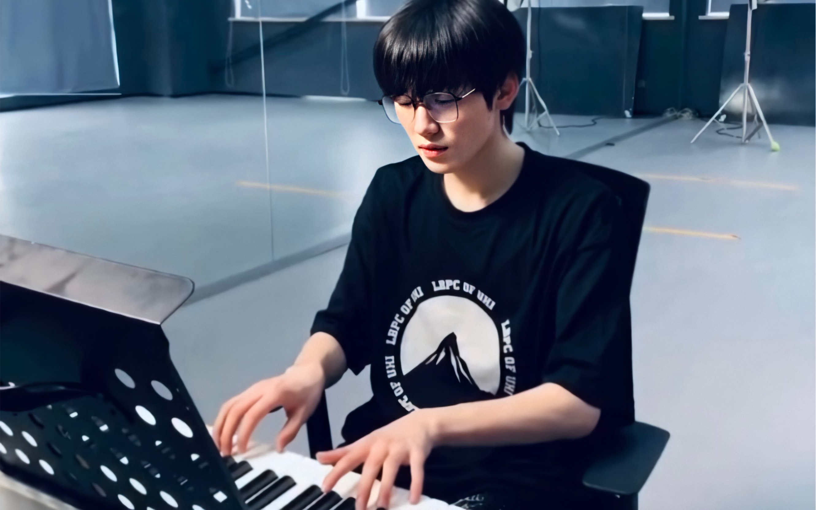 宋亚轩〗轩宝弹钢琴真的好温柔!(最后那里好心疼a)