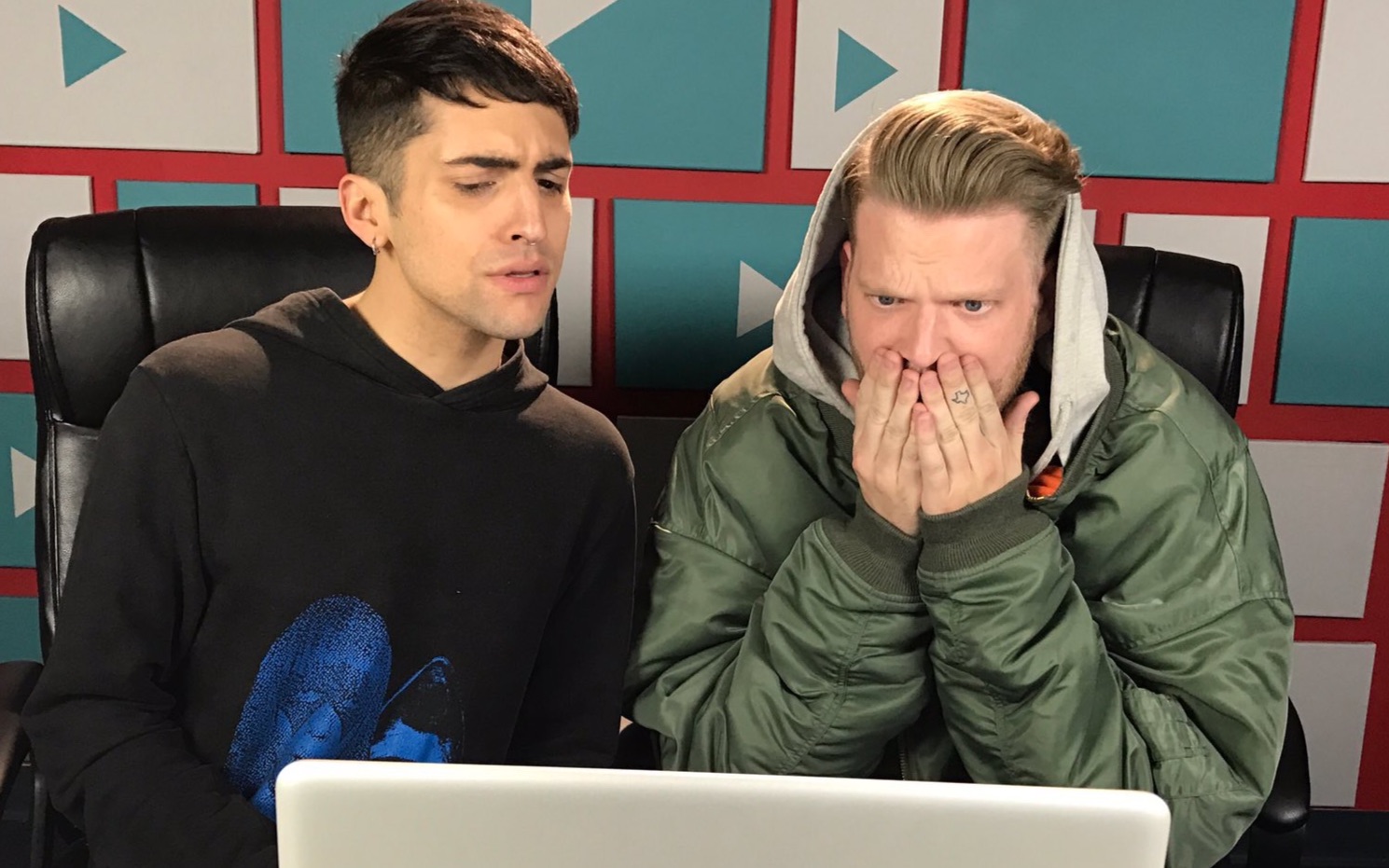 [图]YOUTUBERS REACT TO BREAD FACE GIRL