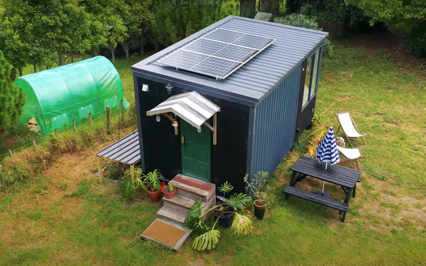 英国美女从零开始将集装箱改建成温暖小屋,麻雀虽小不用房贷!
