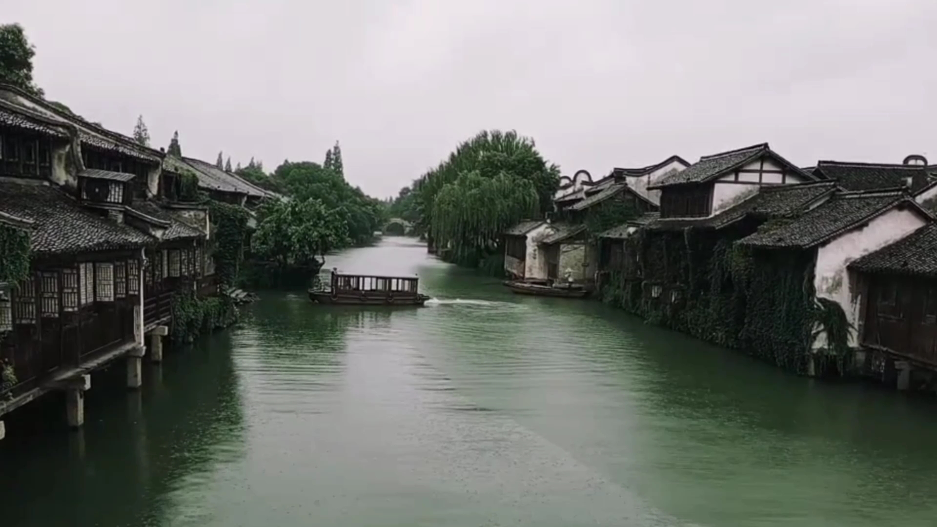 烟雨江南.天青色等烟雨而我在等你.