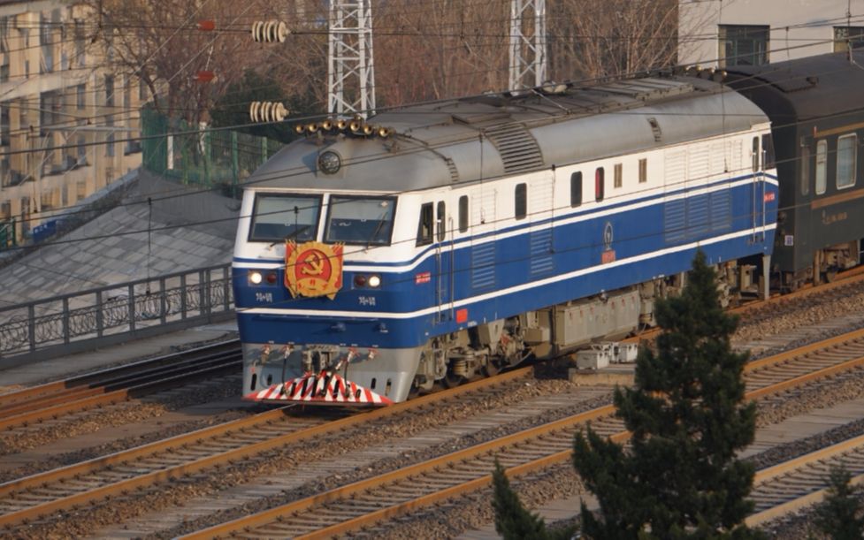 【北京铁路】df11 0128先锋号倒推北京-南通列车驶出北京站 经过东便