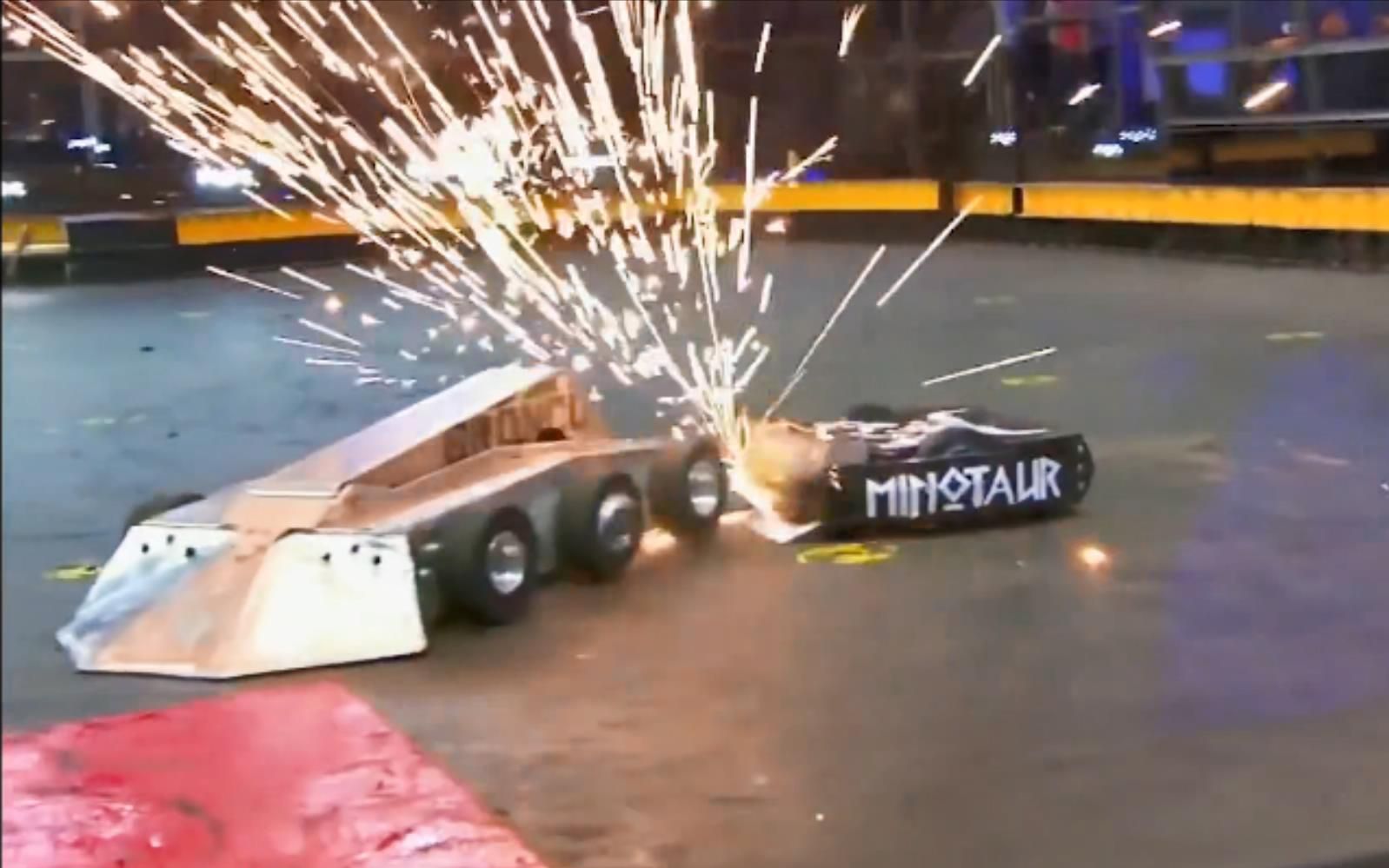 [图]美国机器人大赛破坏之王TOP3 Battlebots Minotaur Fights _ProFails