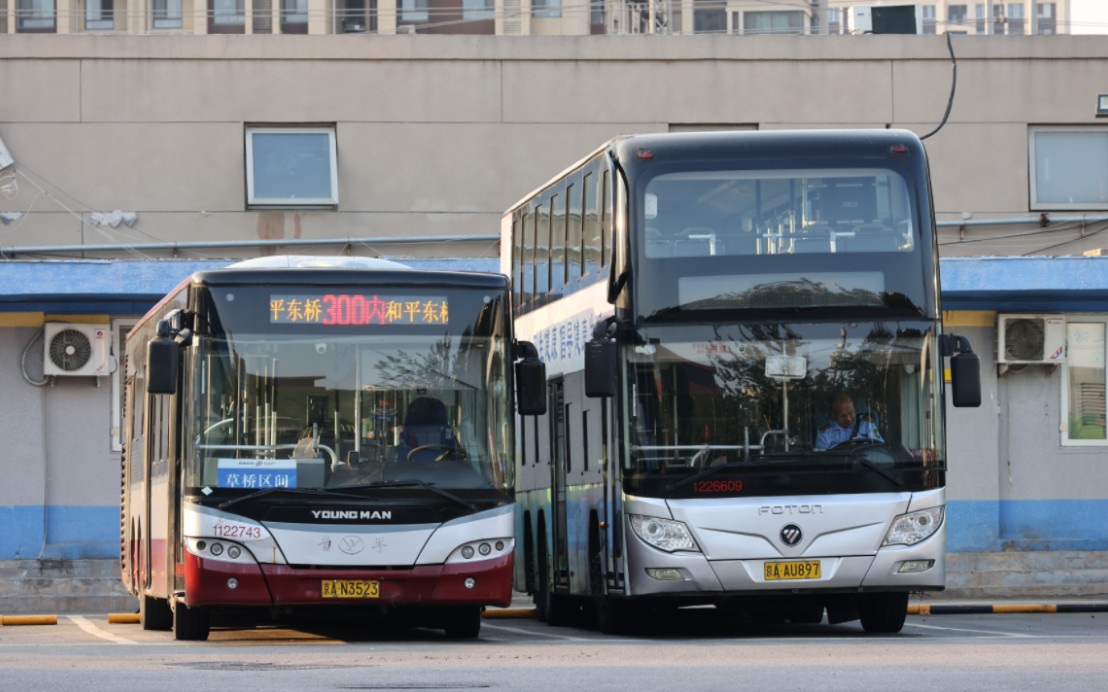 北京公交300路快外图片