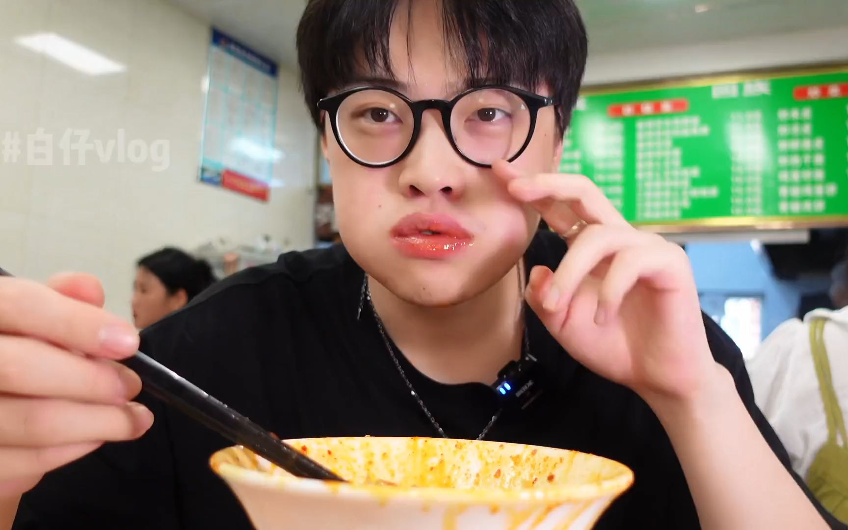 不愧是粮食大省～麻辣咸香又给我吃撑了#白仔的vlog #河南烩面 #这