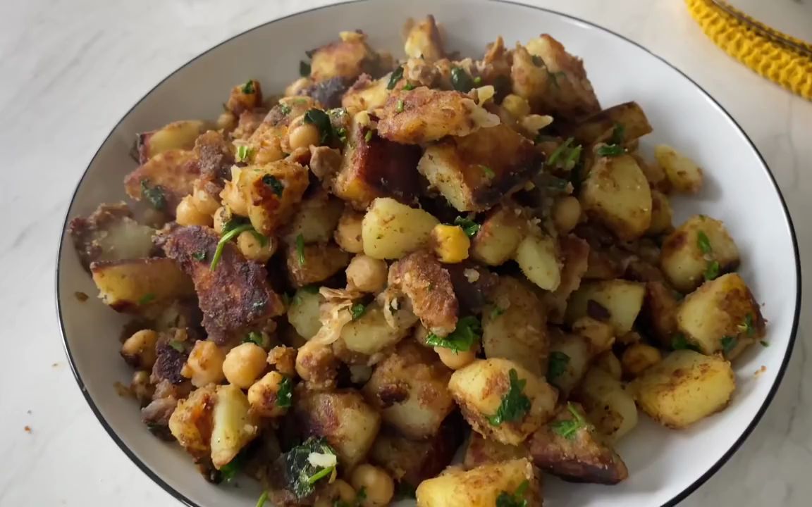 印度特色炒菜素食主义者友好的土豆炒鹰嘴豆