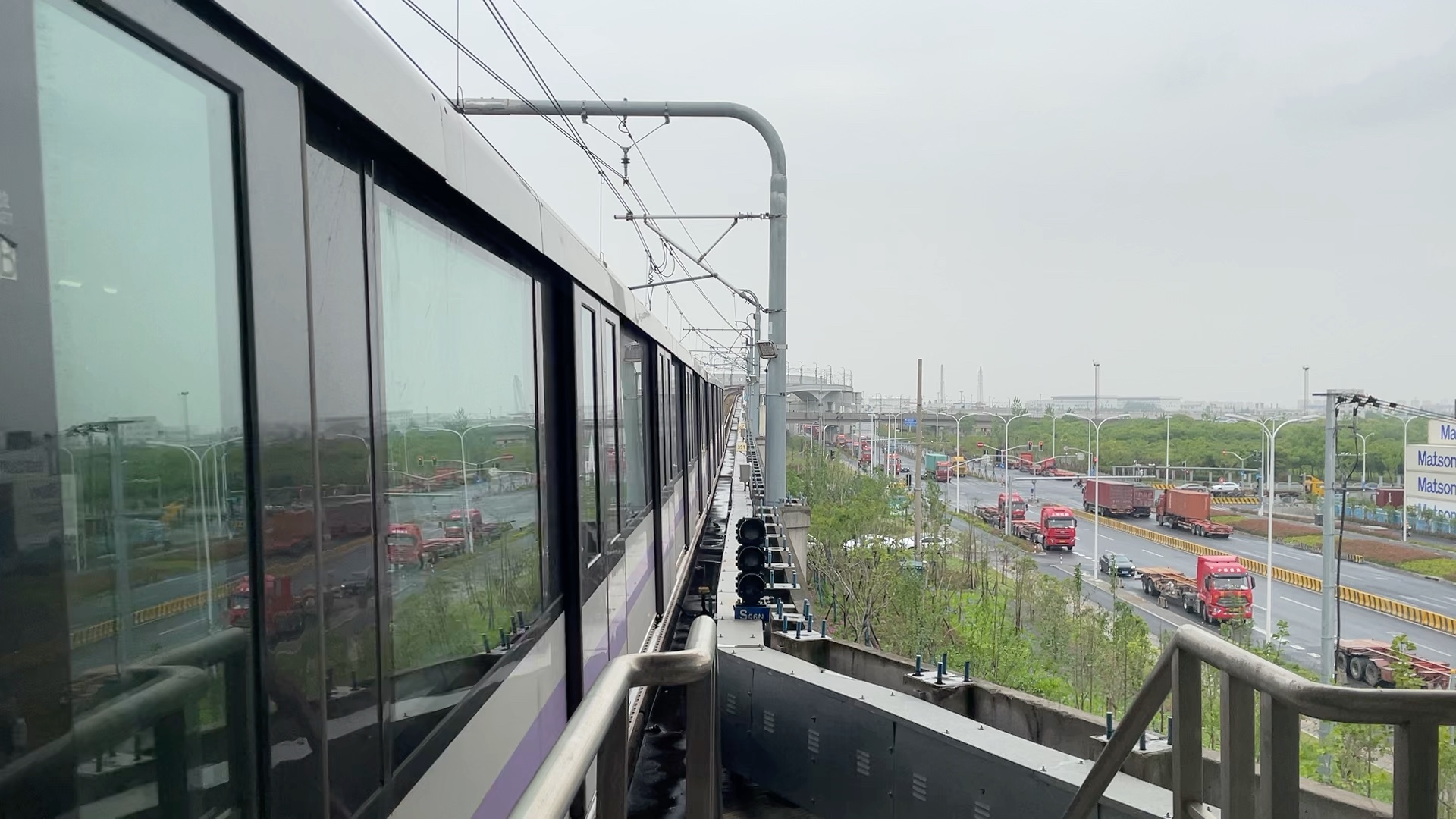 上海地铁10号线1007港城路站出站