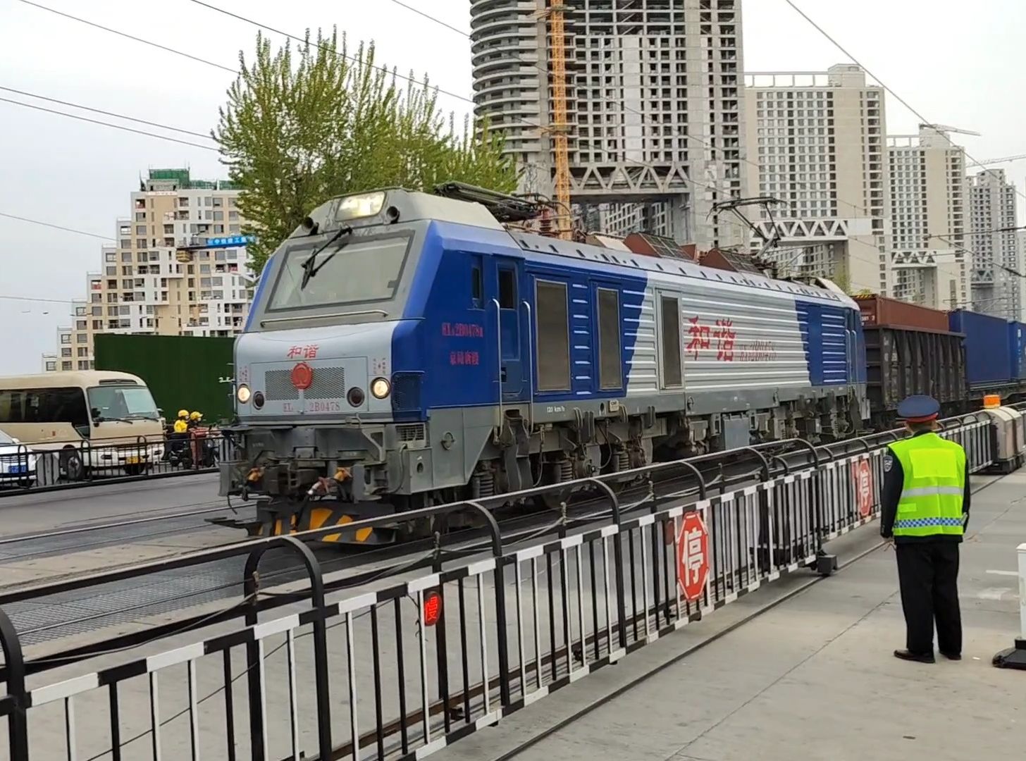 【进出港线】京局唐段hxd2b-0478牵引终到秦皇岛港的集装箱班列通过